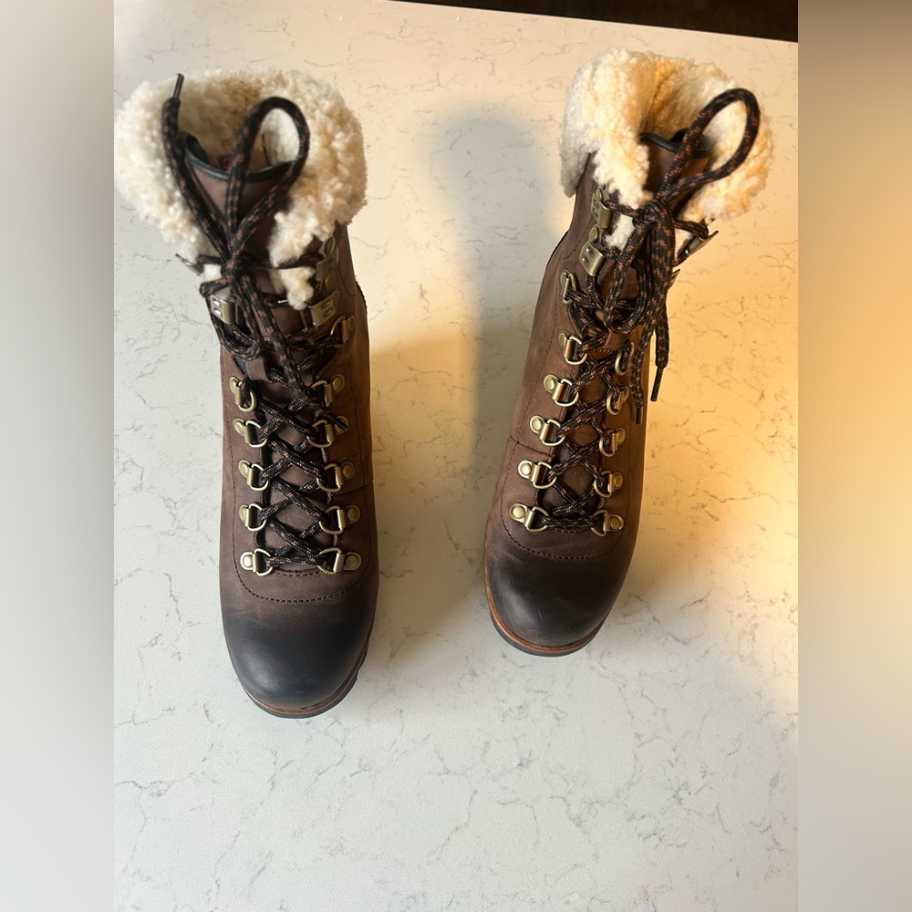 EUC Sorel Women's Conquest Tobacco Brown Lace-Up Wedge Boots w/ Shearling Lining - Picture 13 of 15